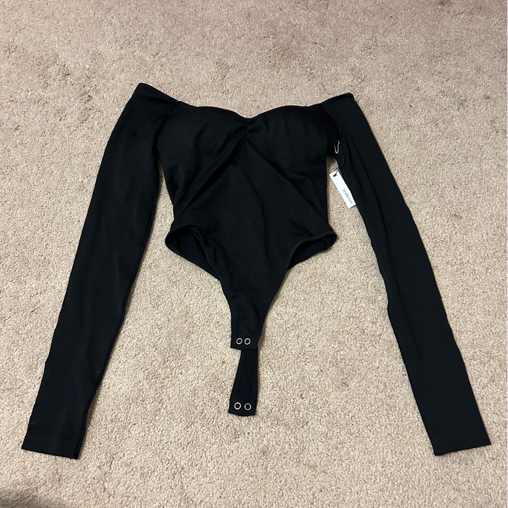 *NEW WITH TAGS* Forever 21 Off the Shoulder Black Bodysuit w/ Built-in-Bra
